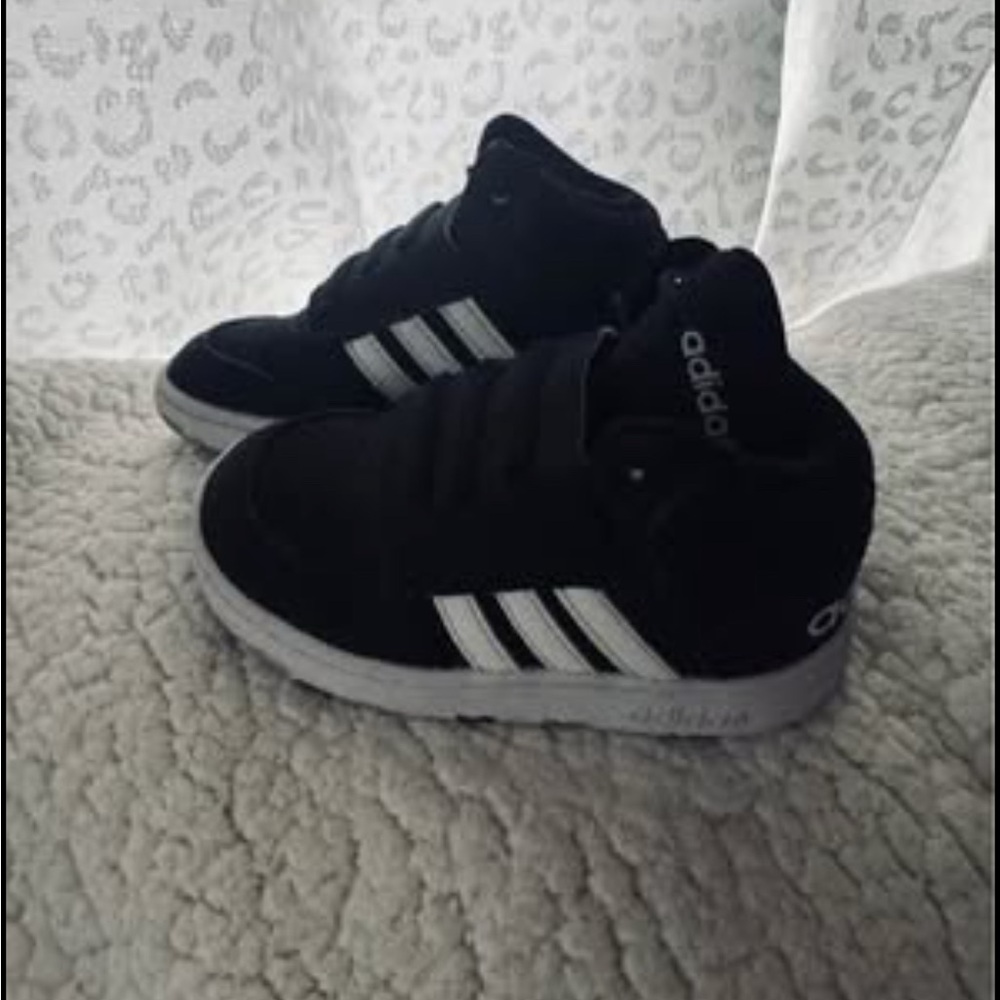 Toddler Adidas’s Shoes Size 8K (Unisex)